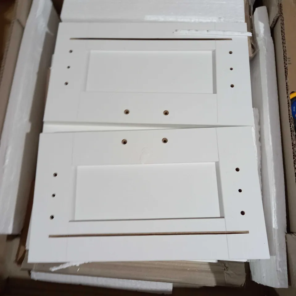 BOXED WHITE BEDSIDE CHEST RRP £69