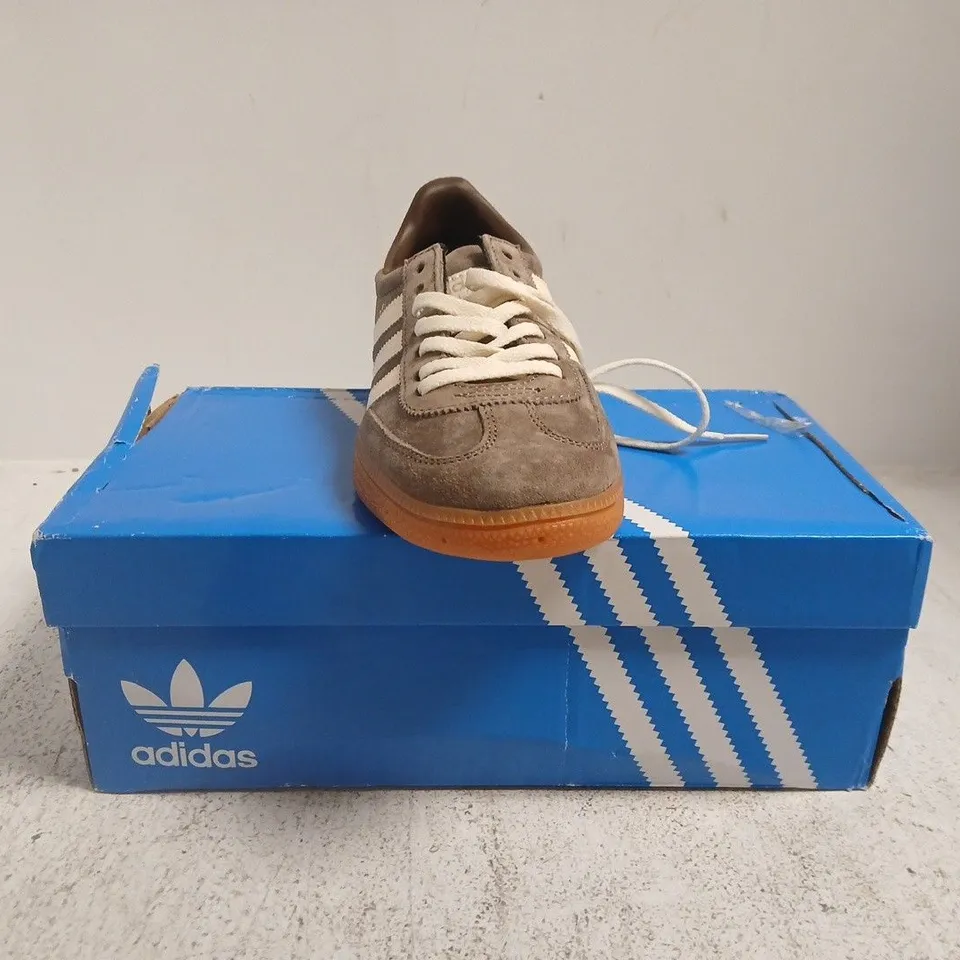 BOXED PAIR OF ADIDAS HANDBALL SPEZIAL TRAINERS IN DARK TAUPE SIZE UK 5