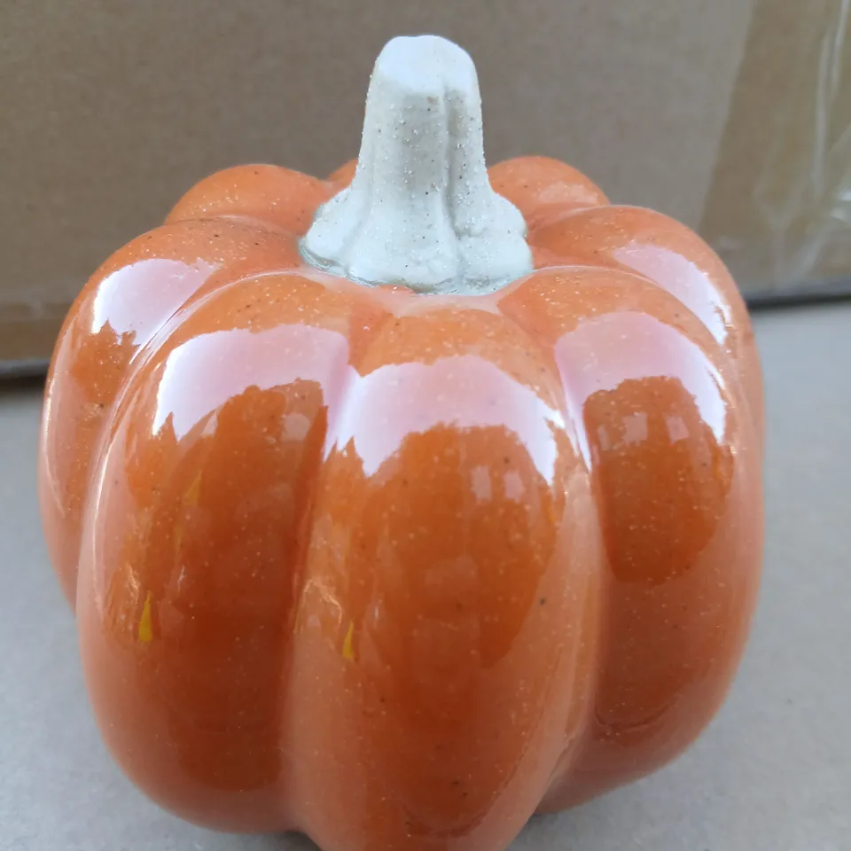 SIX BRAND NEW GISELA GRAHAM LONDON CERAMIC PUMPKIN ORNAMENT
