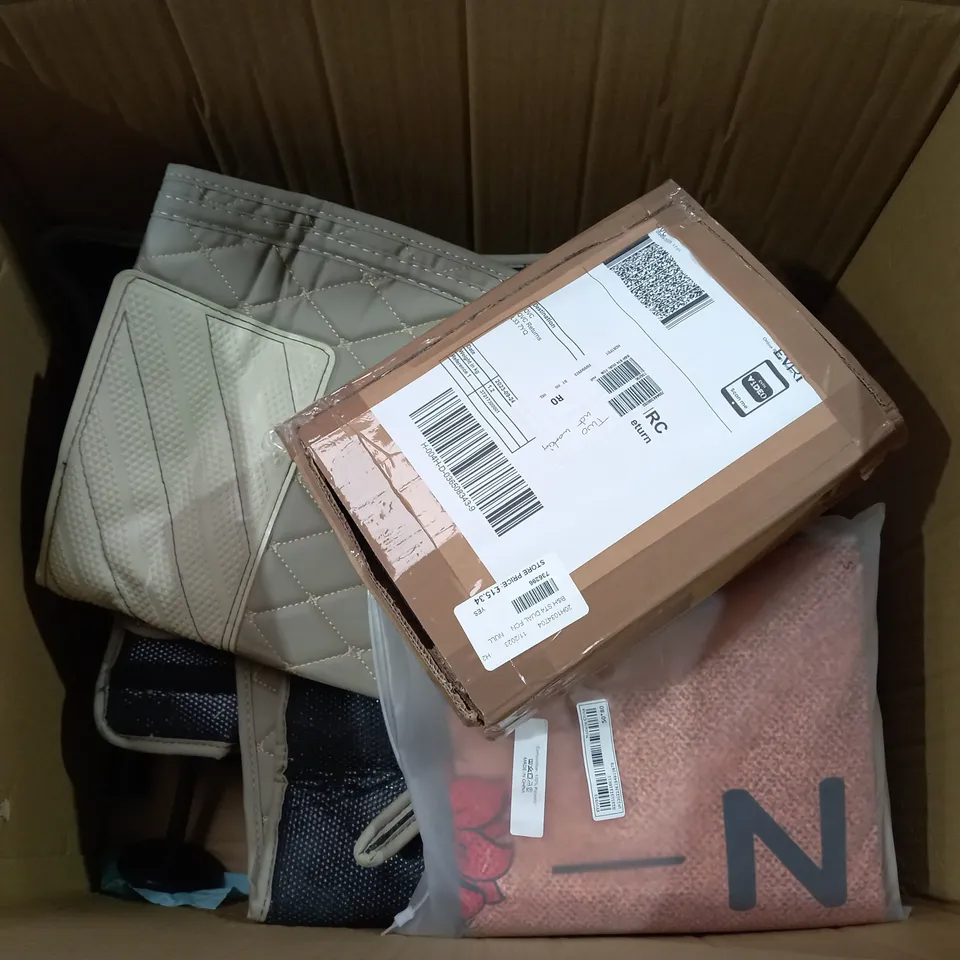 BOX OF APPROX 6 ASSORTED ITEMS TO INCLUDE - TOASTIE MAKER - WALL MOUNT - PLASTIC GRIP FLOORING ECT