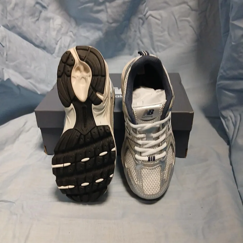 NEW BALANCE 530 RUNNING SHOES - SUMMER FOG, GREY/SILVER (BOXED) SIZE 1.5