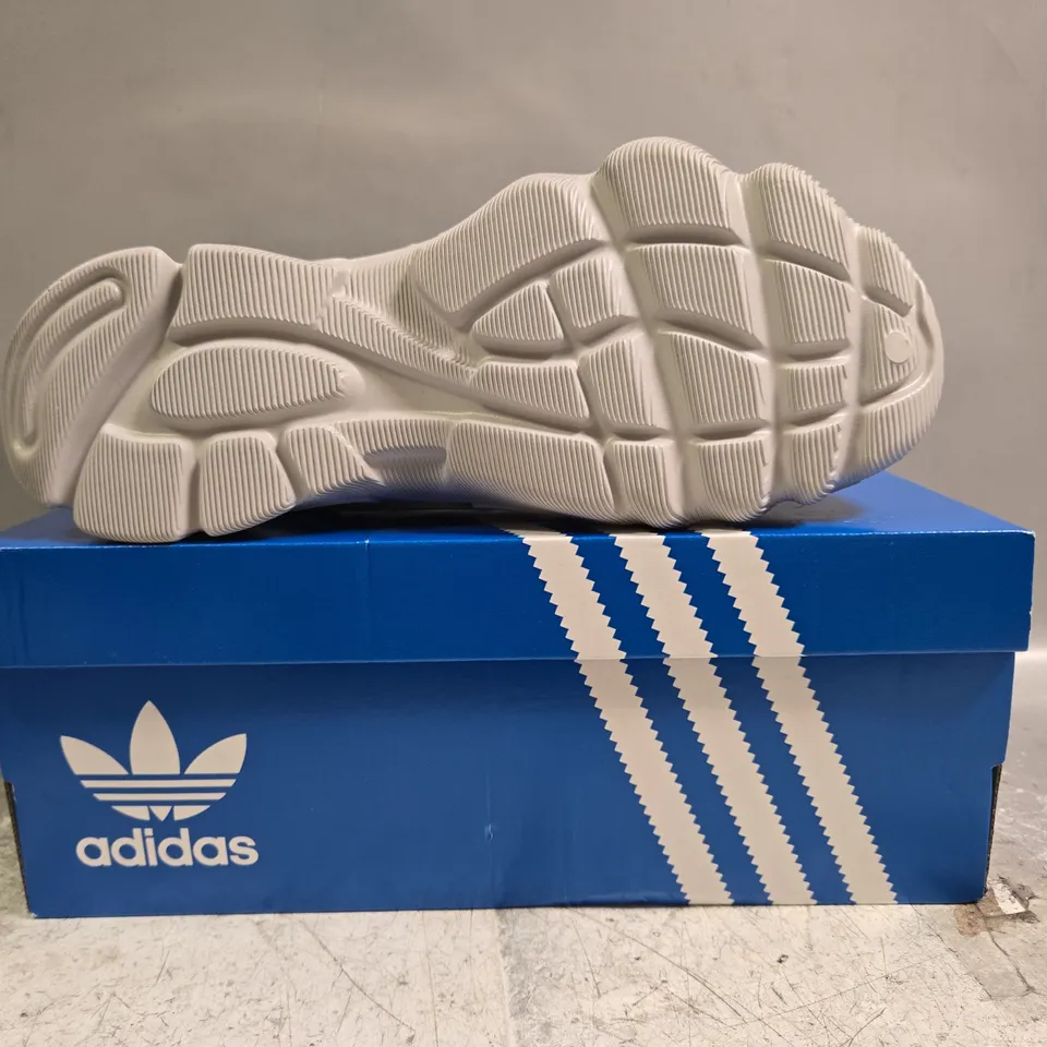BOXED PAIR OF ADIDAS ADIFOM SUPERNOVA SHOES IN GREY SIZE UK 6