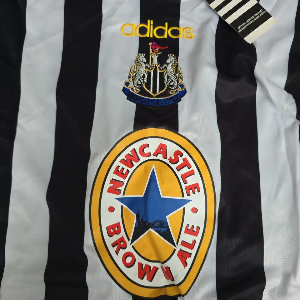 ADIDAS CLASSIC NEWCASTLE UNITED FOOTBALL SHIRT – BLACK & WHITE STRIPES – NUMBER 00 (ADEGREAT)