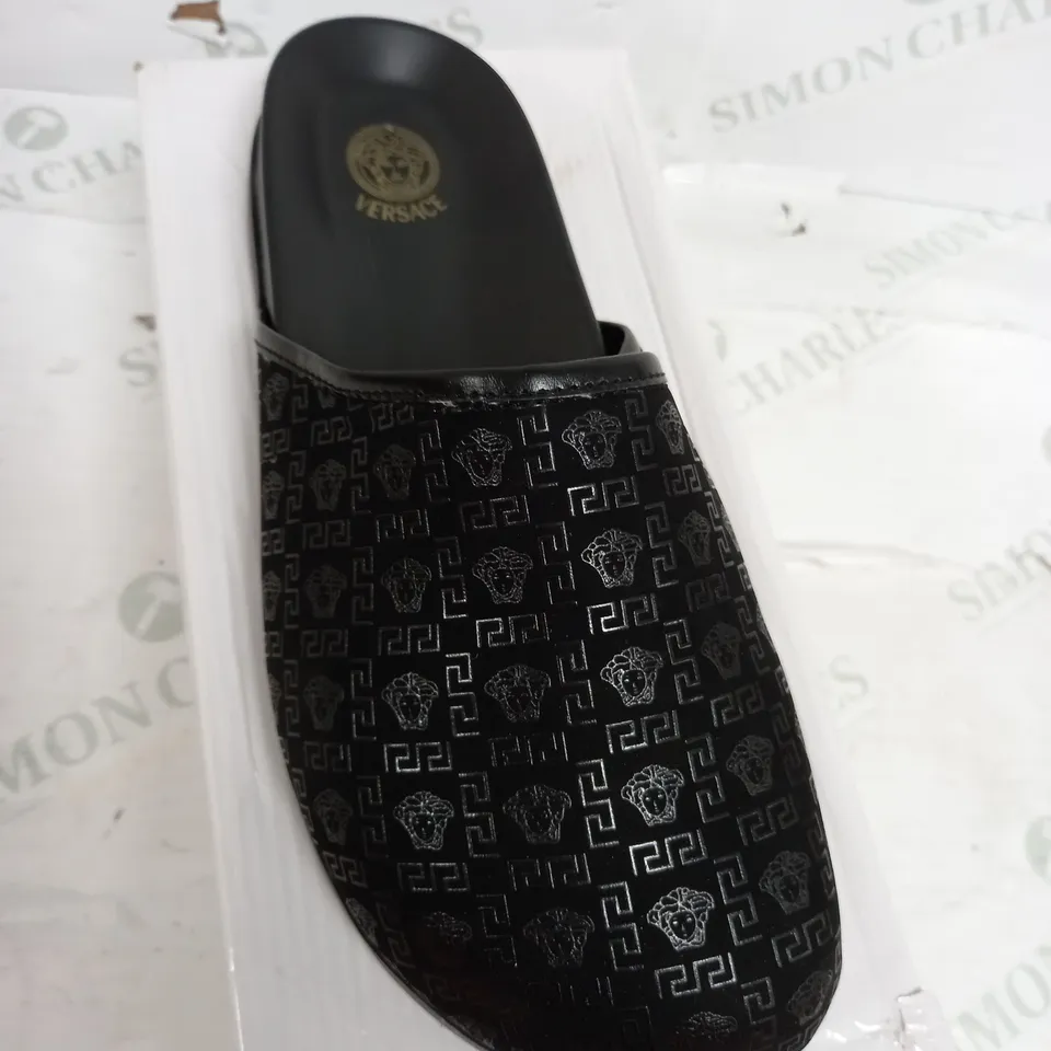 BOXED VERSACE SLIPPER SLIDERS - SIZE UNSPECIFIED 