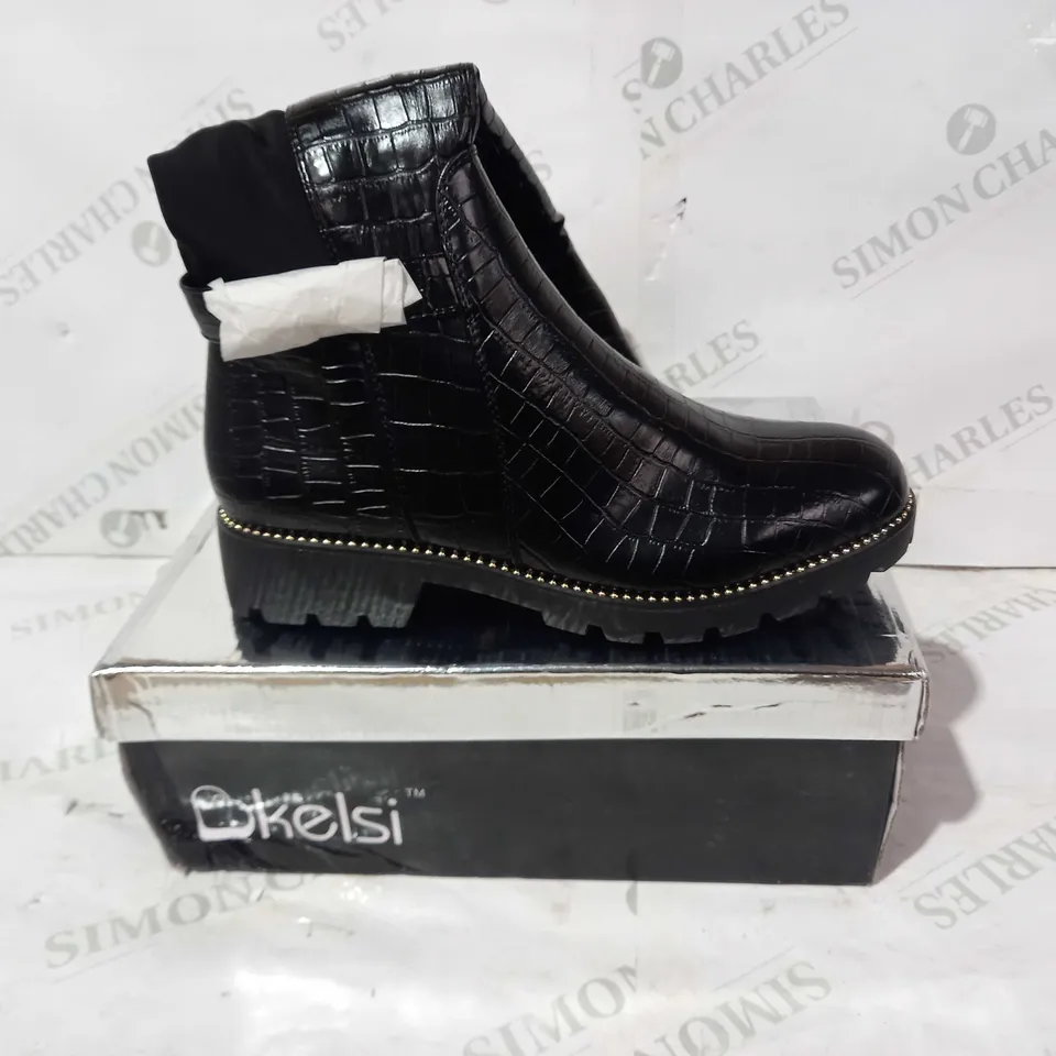BOXED PAIR OF KELSIE LEATHER HIGH BOOTS IN BLACK UK SIZE 6
