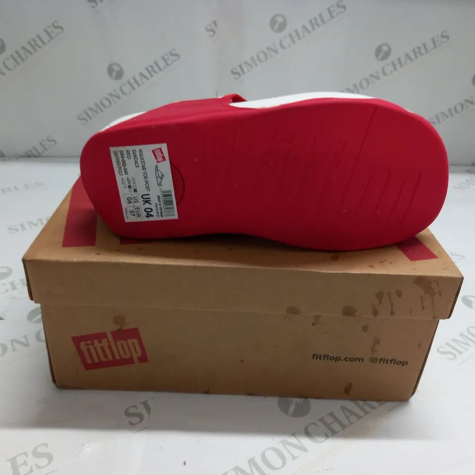 BOXED WALKSTAR TOE-POST SANDALS SIZE 4
