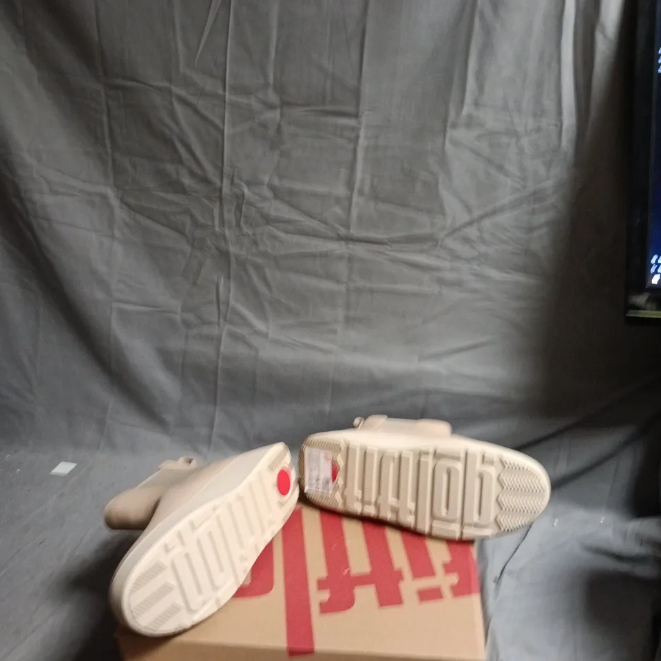 FITFLOP F-MODE LEATHER FLATFORM CHELSEA BOOTS – CLASSIC BEIGE, UK 6.5