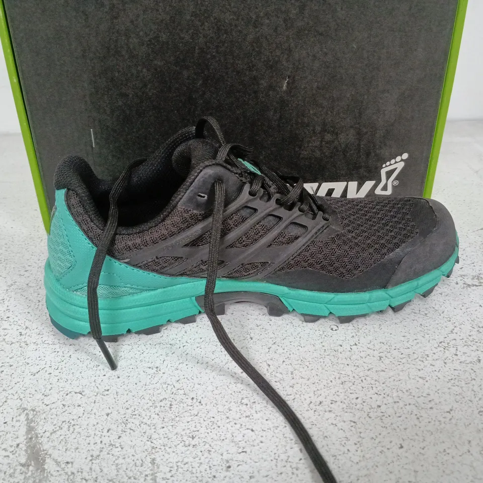 BOXED PAIR OF INOV WOMENS TRAIL TALON 290 TRAINERS IN BLACK/TEAL - UK 4