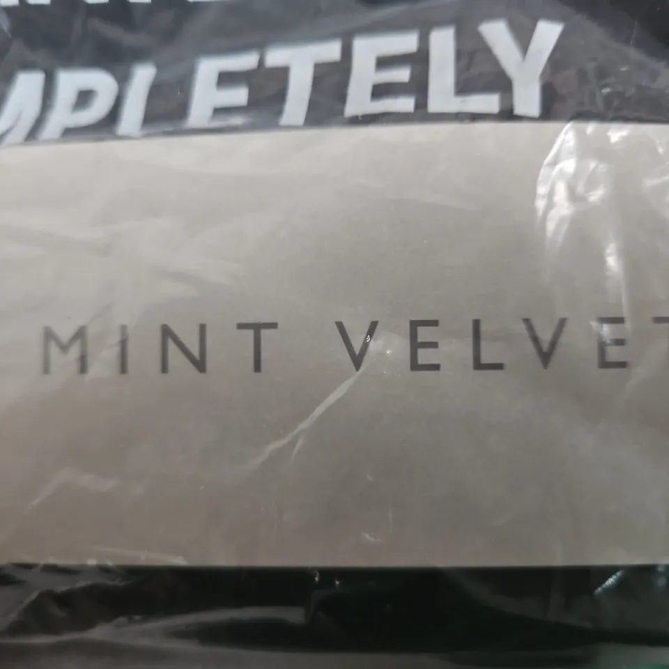 MINT VELVET BLACK SEAM DETAIL TREGGING – WOMEN'S SIZE S