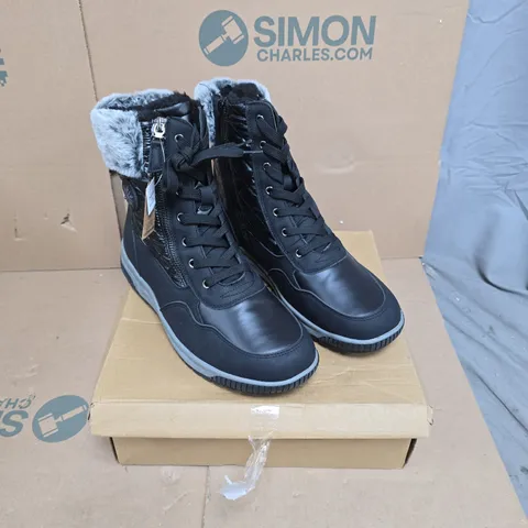 JO & JOE - ST MORITZ BLACK FUR-LINED WINTER BOOTS – UK SIZE 8