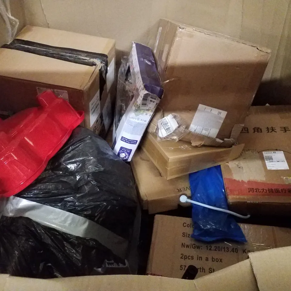 PALLET CONTAINING ASSORTED PRODUCTS INCLUDING DEHUMIDIFIER, DUAL ZONE AIR FRYER, SHREDDER & FUNKY APPLIANCE TOASTER