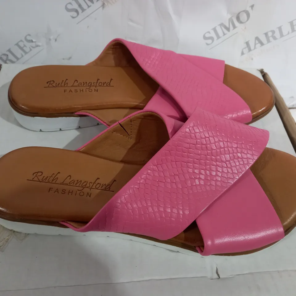 BOXED PAIR RUTH LANGSFORD SANDAL IN PINK SIZE 6