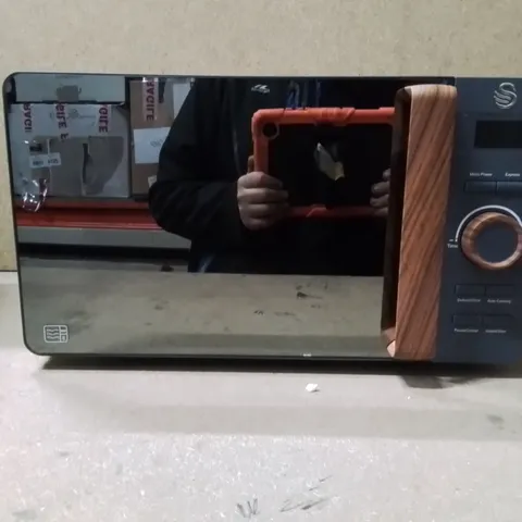 BOXED SWAN MICROWAVE 