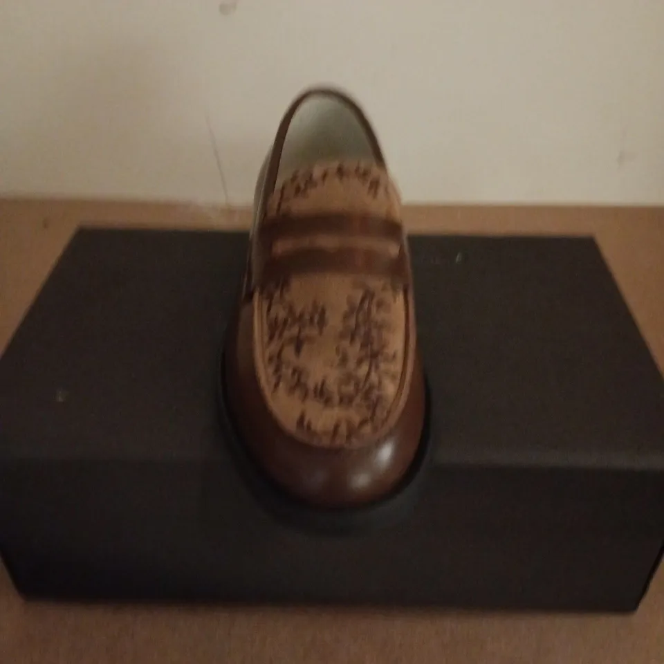 BOXED PAIR OF DUKE + DEXTER WILDE CHESTNUT VINE PENNY LOAFERS - UK 7