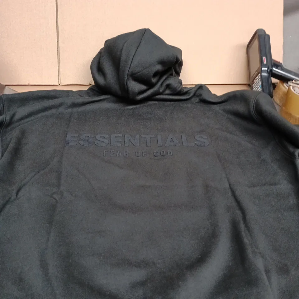 FEAR OF GOD ESSENTIALS HOODIE – BLACK