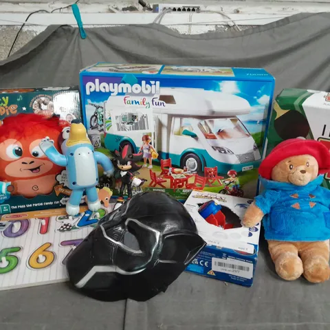 APPROXIMATELY 15 ASSORTED TOYS TO INCLUDE MELISSA AND DOUG PEG PUZZLE, PLAYMOBIL FAMILY FUN CAMPER, FARTY FREDDIE, PADDINGTON BEAR PLUSH, INSTANT TABLE TENNIS