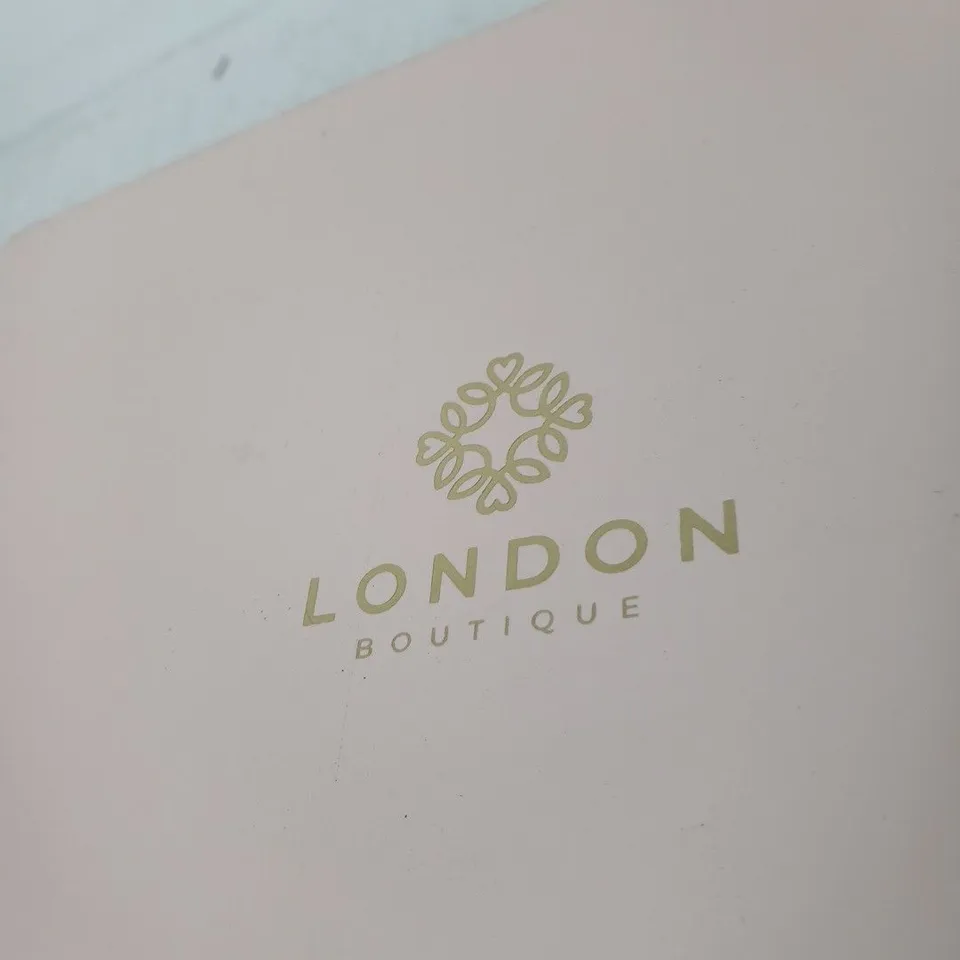 LONDON BOUTIQUE FLORAL TEACUP & SAUCER SET (2 CUPS + SAUCER) – PINK BOXED