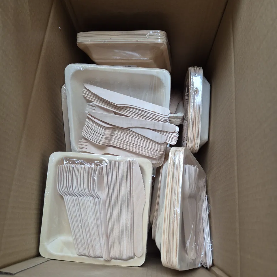 APPROXIMATELY 12 PACKS OF DISPOSABLE TABLEWARE SETS