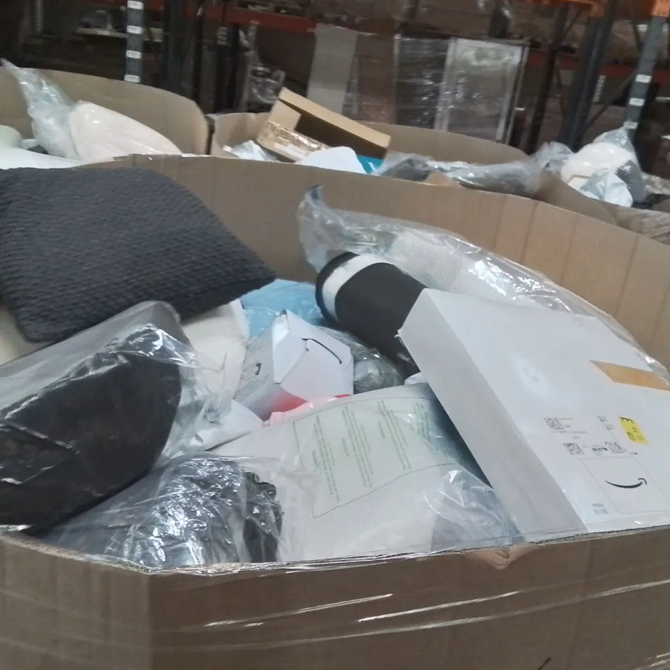 PALLET TO CONTAIN A LARGE QUANTITY OF PILLOWS
