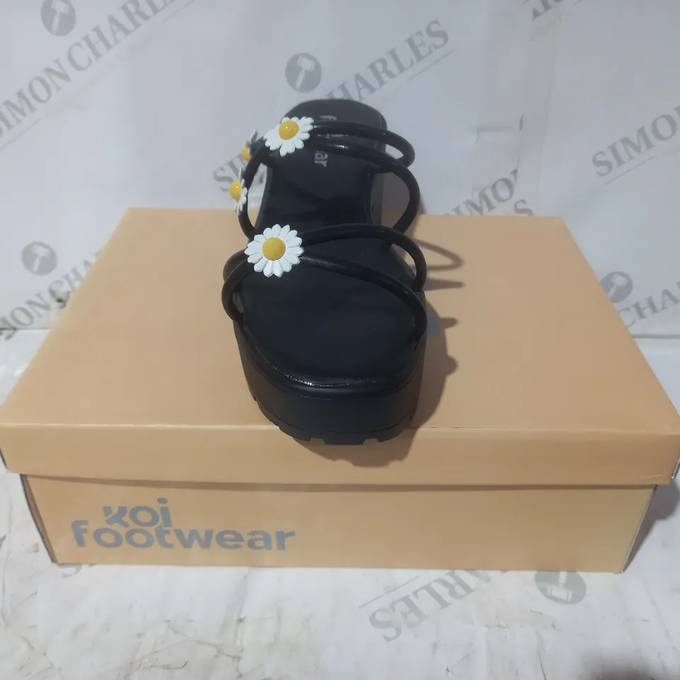 BRAND NEW BOXED PAIR OF KOI VEGAN BLOOMING DAISY OASIS STRAPPY SLIDERS IN BLACK - UK SIZE 5