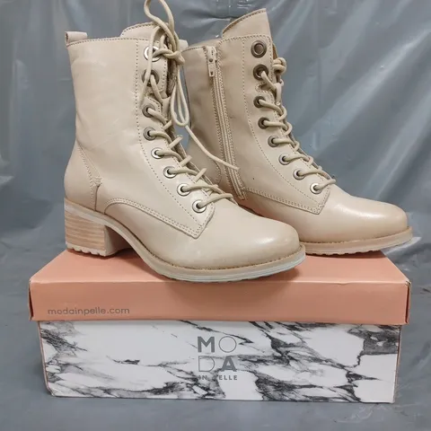 BOXED PAIR OF MODA IN PELLE LEATHER BOOTS IN CREAM SIZE 3