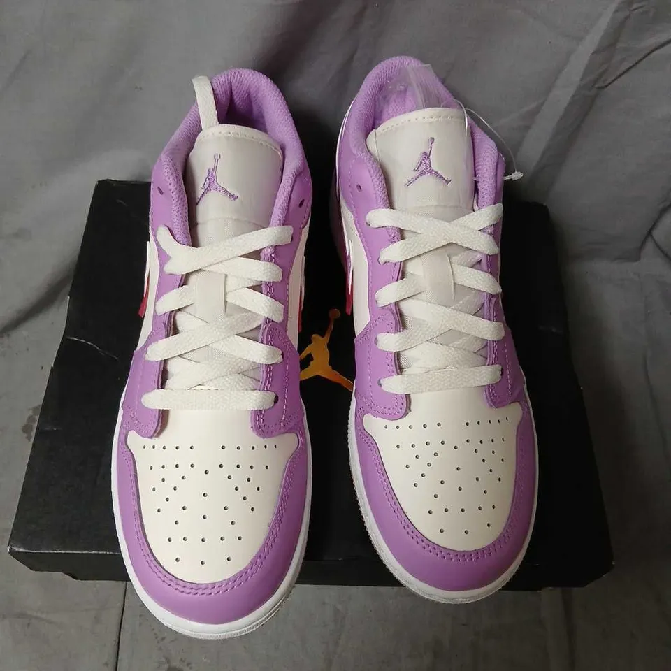 NIKE AIR JORDAN 1 LOW SE (GS) UK 5Y – RUSH FUCHSIA / FUSION RED SNEAKERS