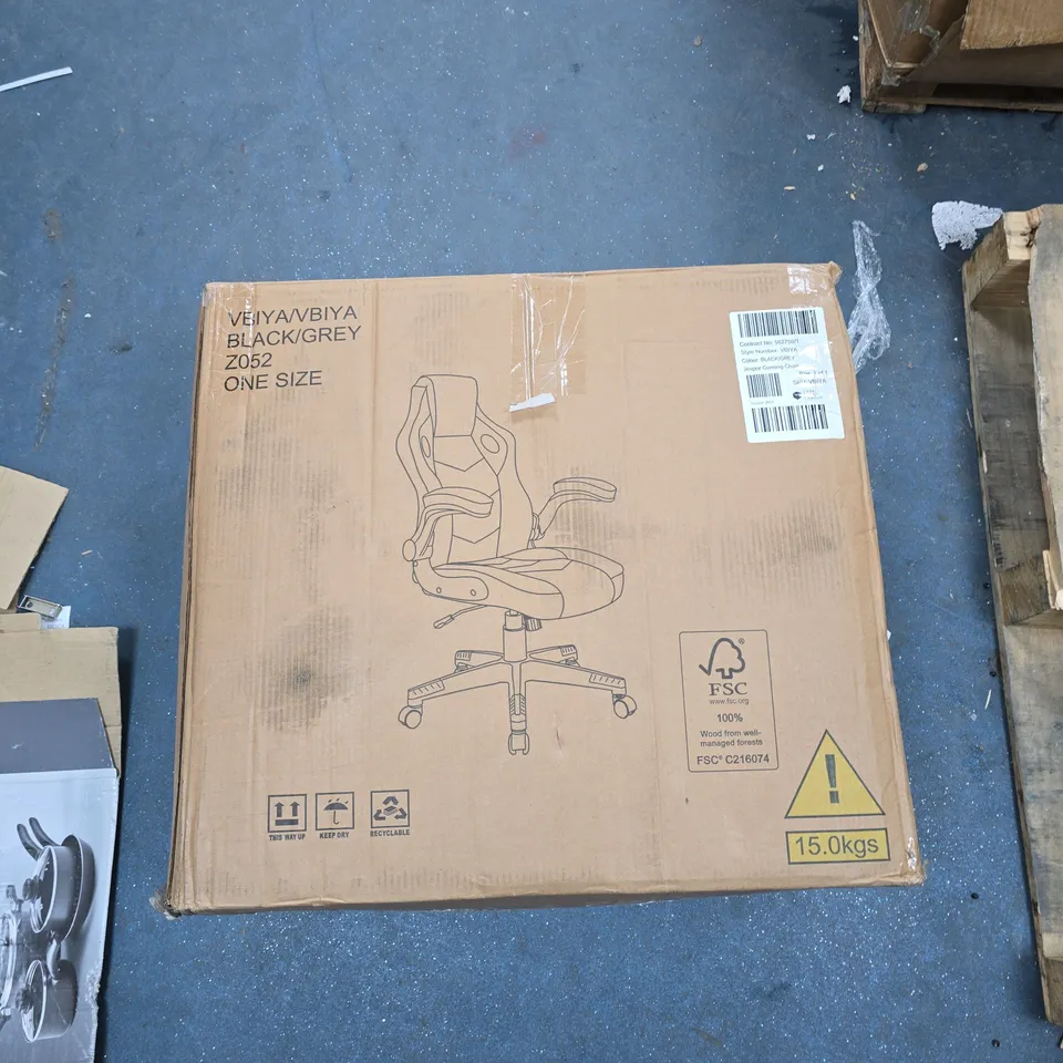 BOXED JESPOR GAMING CHAIR IN BLACK/GREY - COLLECTION ONLY 