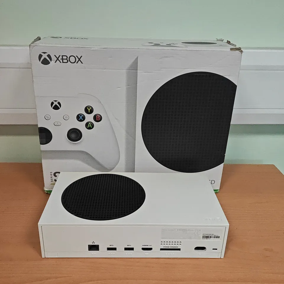 BOXED XBOX SERIES S 512GB DISC FREE EDITION WITH CONTROLLER 