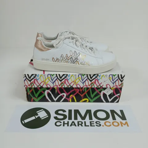 BOXED PAIR OF SKECHERS COURT CLASSICS JGOLDCROWN EDEN LX-GLEAMING HEARTS WOMEN'S SNEAKER IN WHITE - UK 7