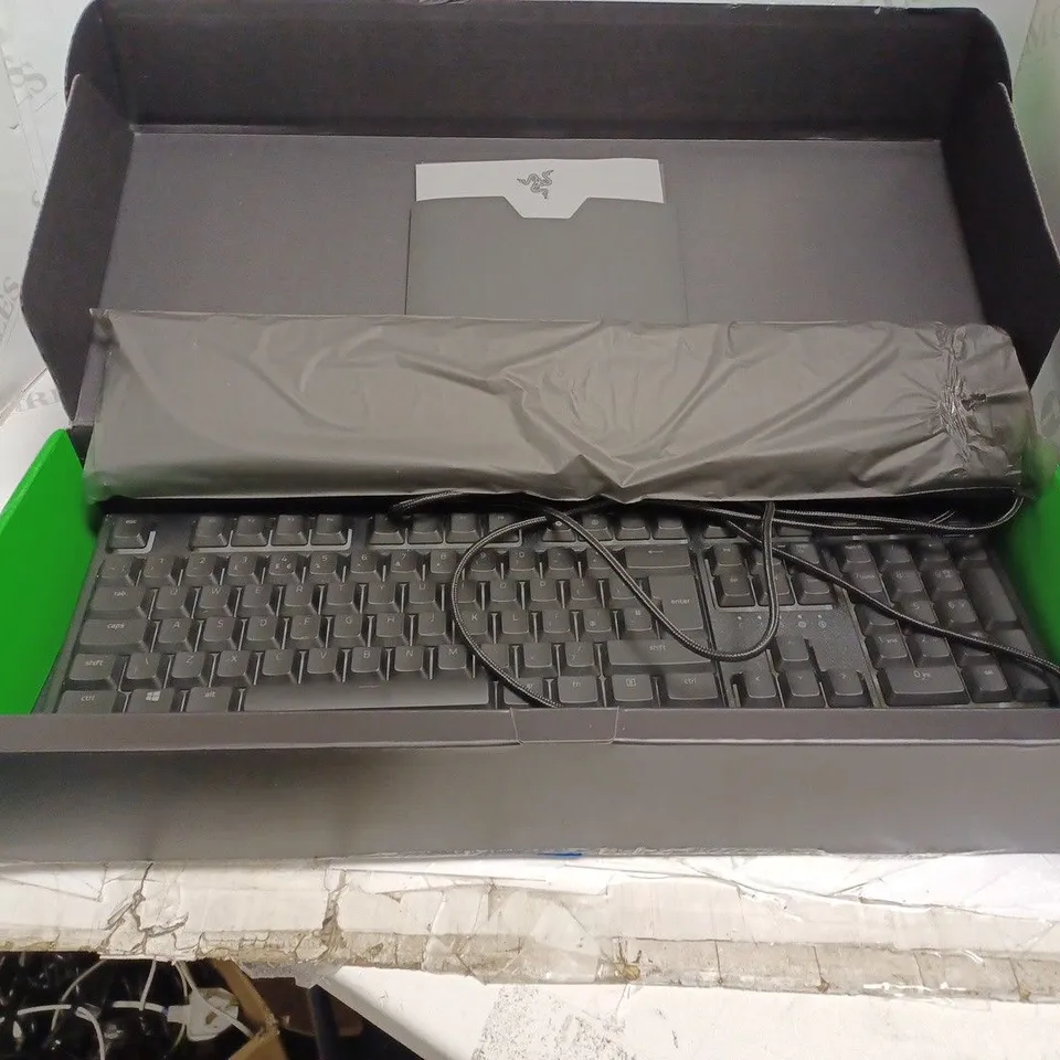 RAZOR ORNATA MECHA-MEMBRANE GAMING KEYBOARD