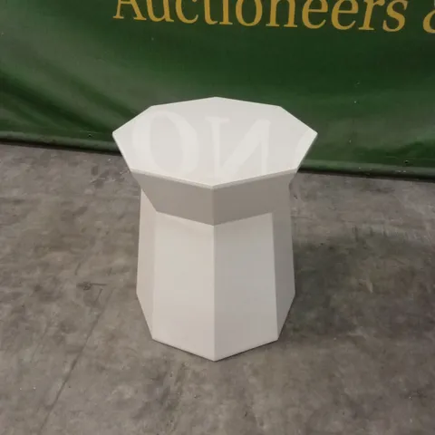HEPTA CREAM HIGH GLOSS END TABLE