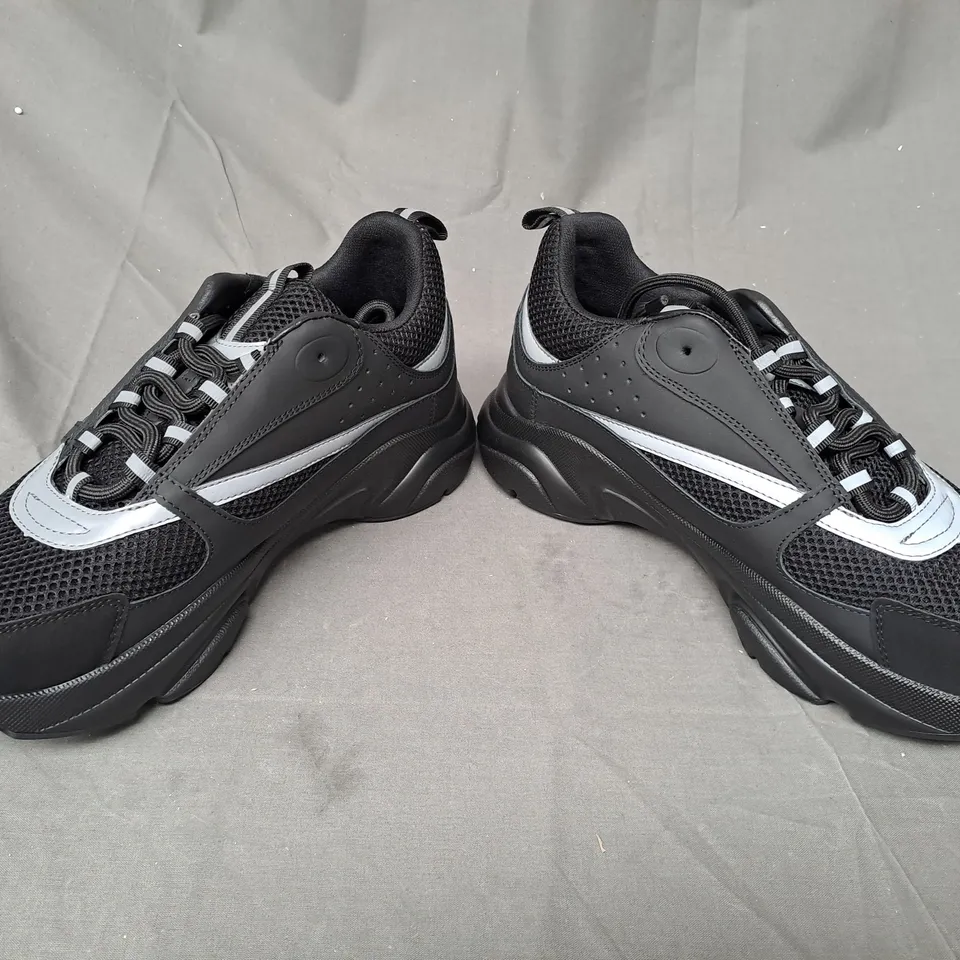 PAIR OF DIOR SHOES IN BLACK/GREY EU SIZE 44