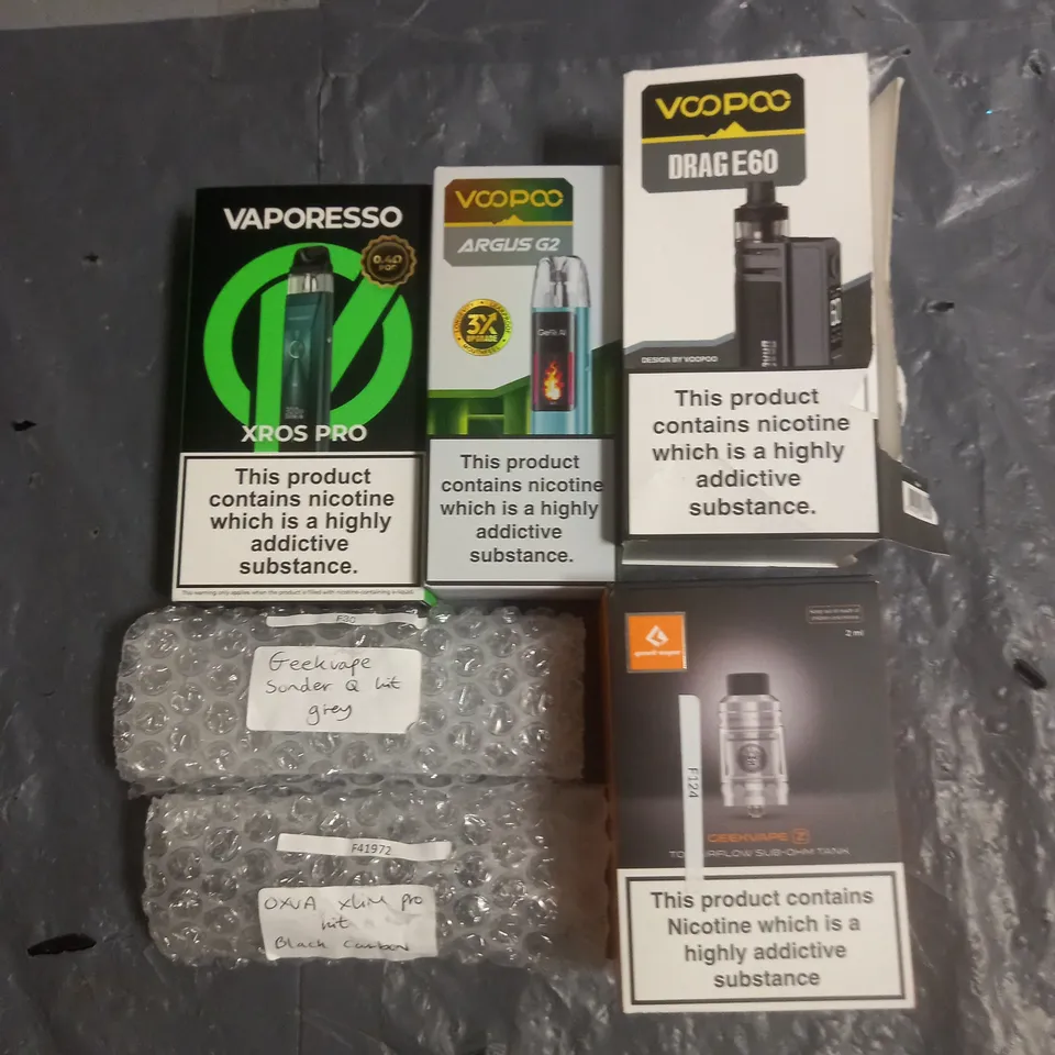 APPROXIMATELY 20 VAPES & E-CIGARETTES TO INCLUDE - VOOPOO DRAG E60 - VAPORESSO XROS PRO - VOOPOO ARGUS G2 - ETC