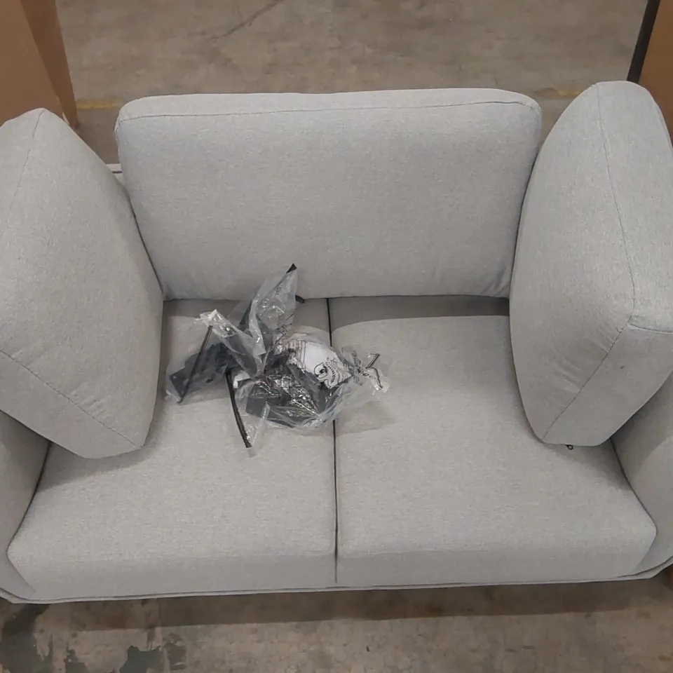 QUALITY DESIGNER GREY FABRIC UPHOLSTERED LOVESEAT 