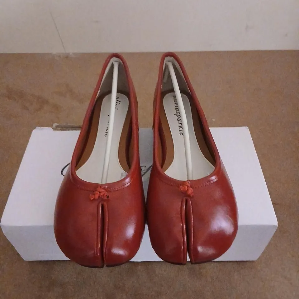 OLIVIA SPARKLE RED WOMEN’S FLATS – NEW, UK 6.5 (EU 39), KNOT DETAIL