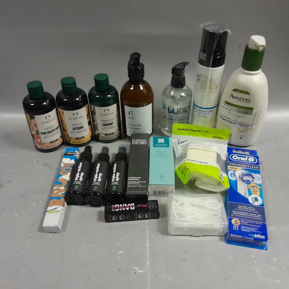 BOX OF APPROXIMATELY 15 COSMETIC ITEMS TO INCLUDE BODY SHOP SHOWER GEL, BONDI SANDS TANNING FOAM, AVEENO MOISTURISIER, ETC