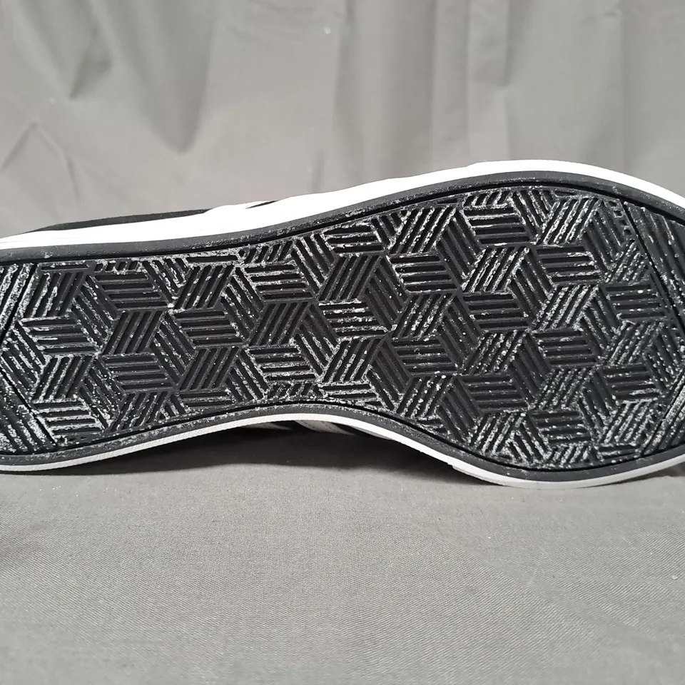 PAIR OF ADIDAS COURTSET SHOES IN BLACK/WHITE UK SIZE 7