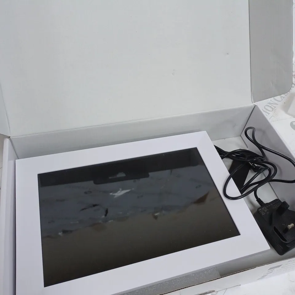 BOXED BELL & HOWELL SMART PHOTO FRAME 10.1" BHDPF101