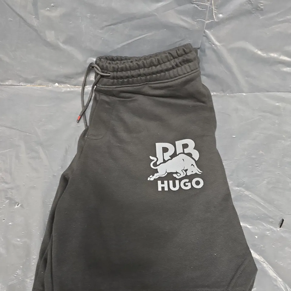 HUGO RACING BULLS DESWICK REFLECTIVE LOGO SHORTS - SIZE M