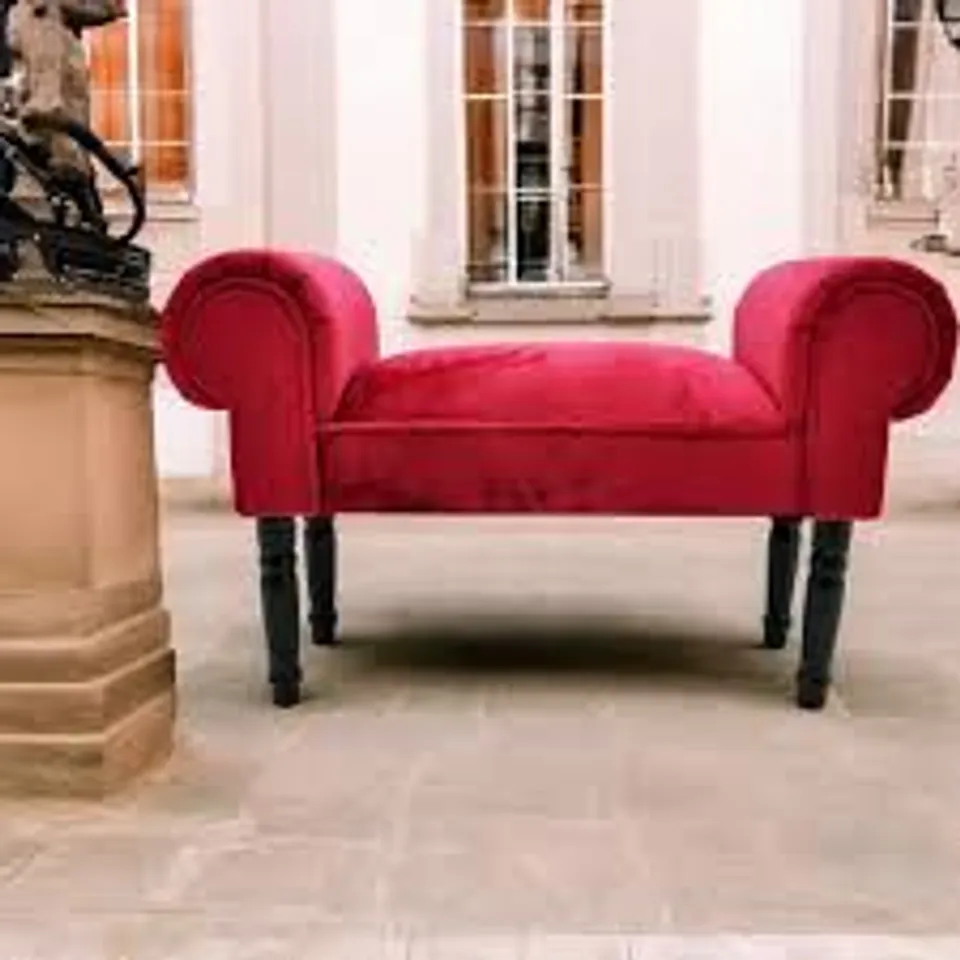 BOXED MINSTER VELVET SMALL WINDOW SEAT - RED (1 BOX)