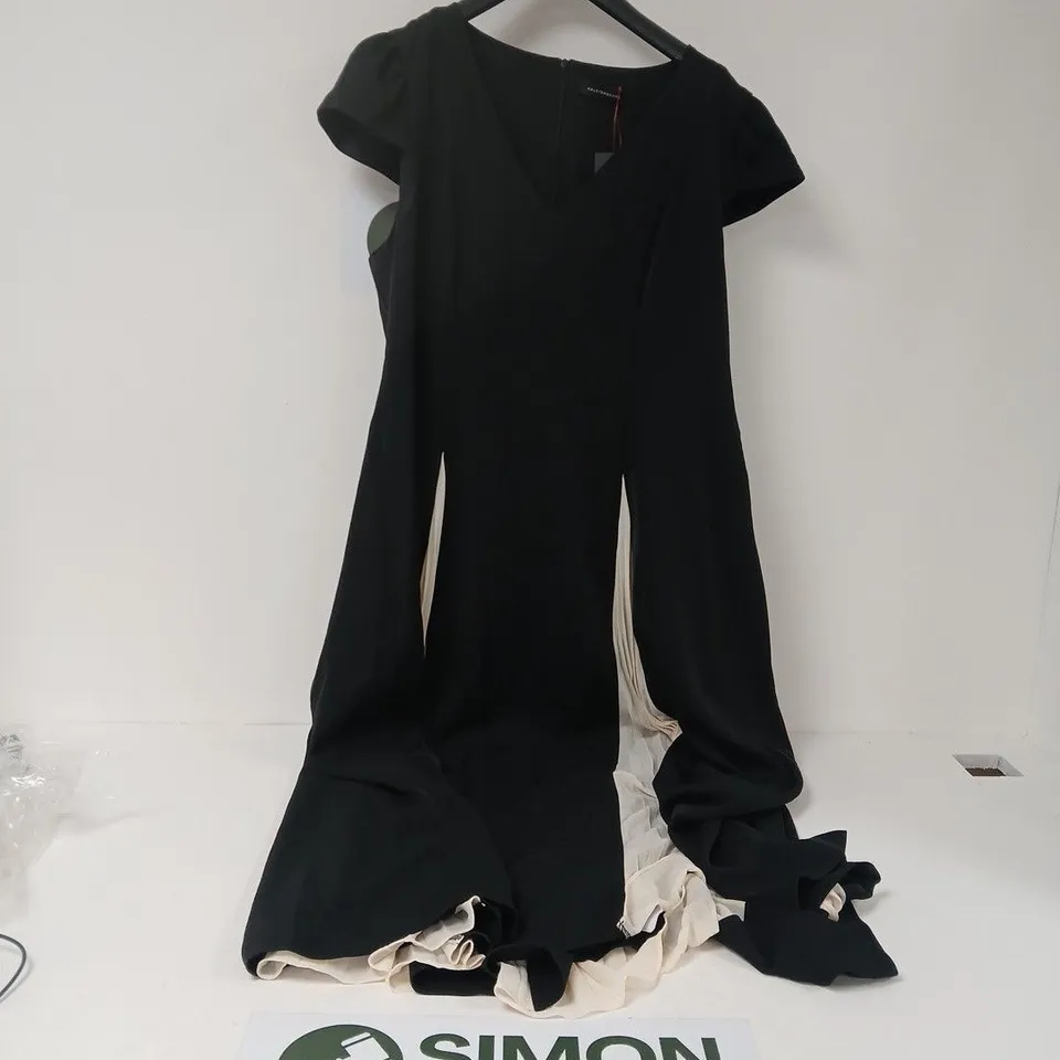 KALEIDOSCOPE BLACK PLEAT MAXI DRESS – WOMEN'S SIZE 18