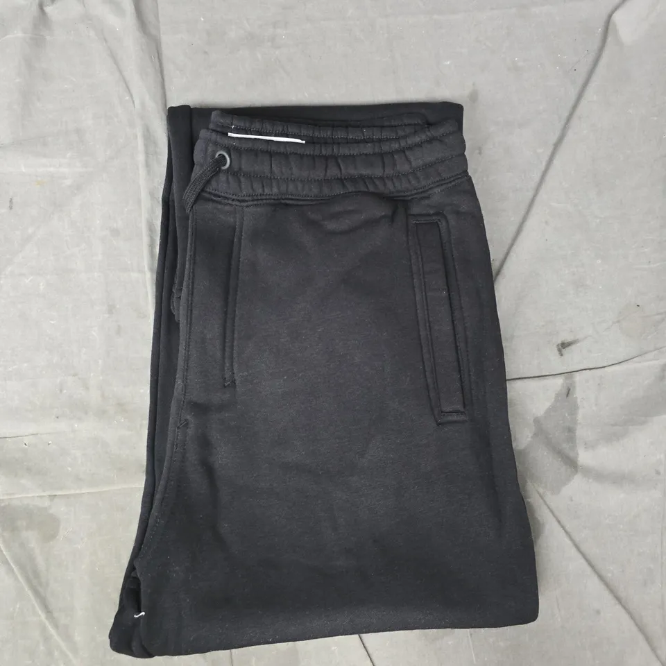 PULL & BEAR SWEATPANTS IN BLACK SIZE MEDIUM
