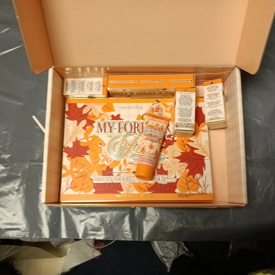 P.LOUISE FALLING FOR P.LOUISE MAKE-UP SET – AUTUMN LEAVES PALETTE (BOXED)