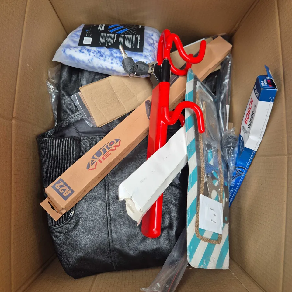 BOX OF APPROXIMATELY 20 ASSORTED CAR PARTS