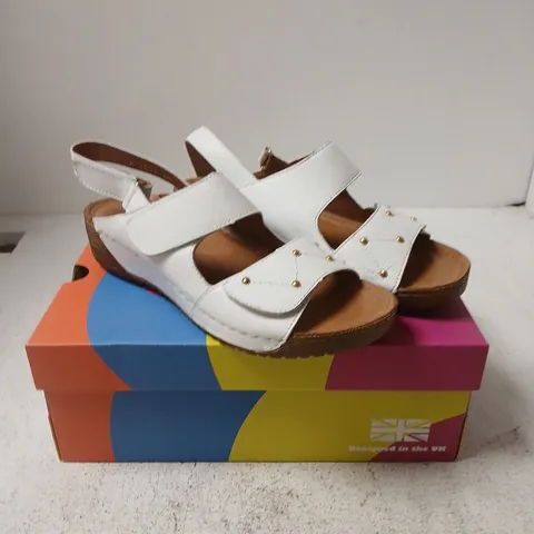 ADESSO WHITE LEATHER SANDALS – 7