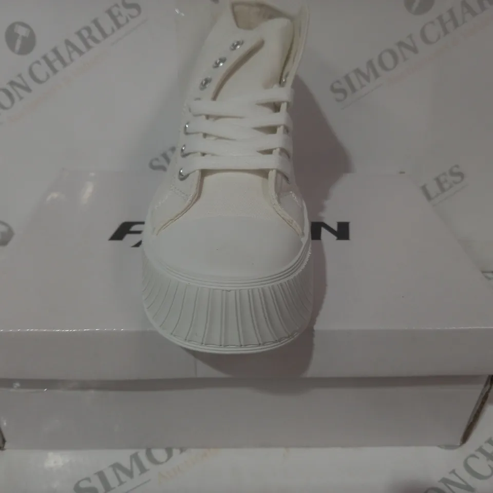 BOXED PAIR OF FASHION PLATFORM CANVAS SHOES IN OFF-WHITE EU SIZE 36