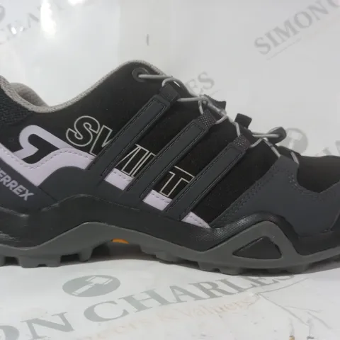BOXED PAIR OF ADIDAS TERREX SWIFT R2 SHOES IN BLACK/LILAC UK SIZE 6