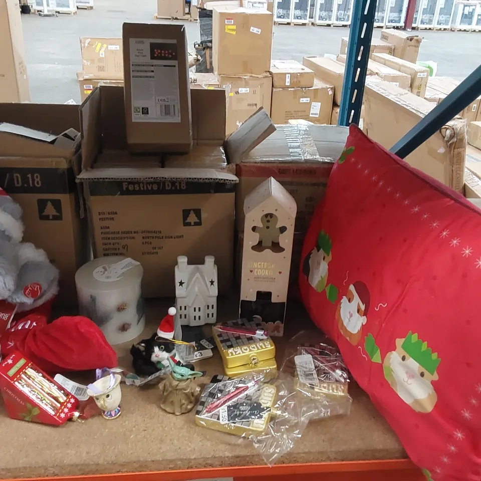 LARGE ASSORTMENT OF CHRISTMAS PRODUCTS TO INCLUDE; MUGS, CRACKERS, LIGHTS, BAUBLES ETC