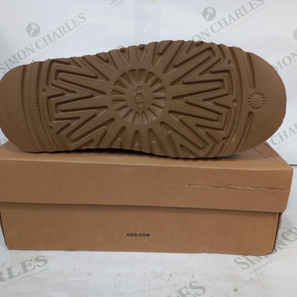 BOXED PAIR OF UGG WDAKOTA FAUX FUR LINED PLATFORM SLIP-ON SHOES IN BROWN UK SIZE 6