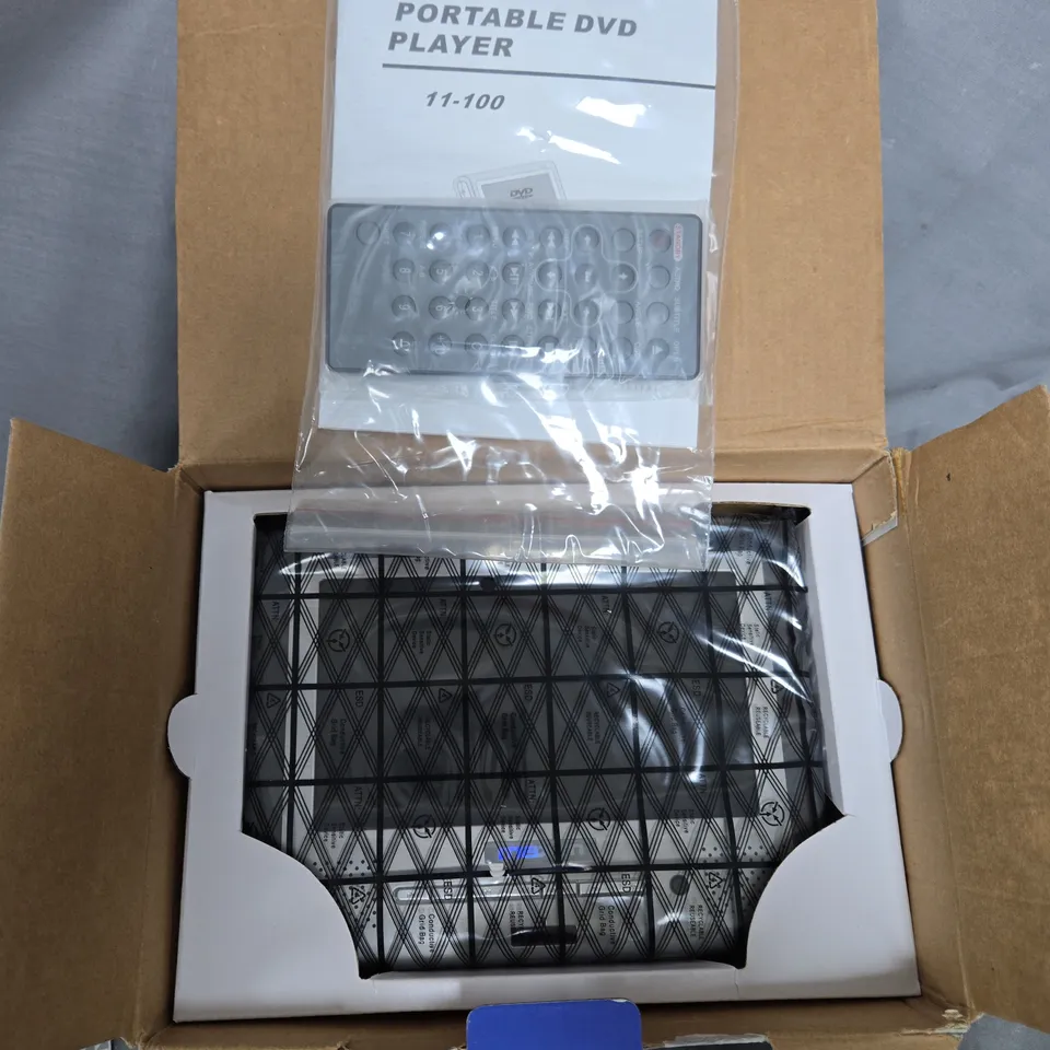 BOXED MAXIM PORTABLE TABLET DVD PLAYER